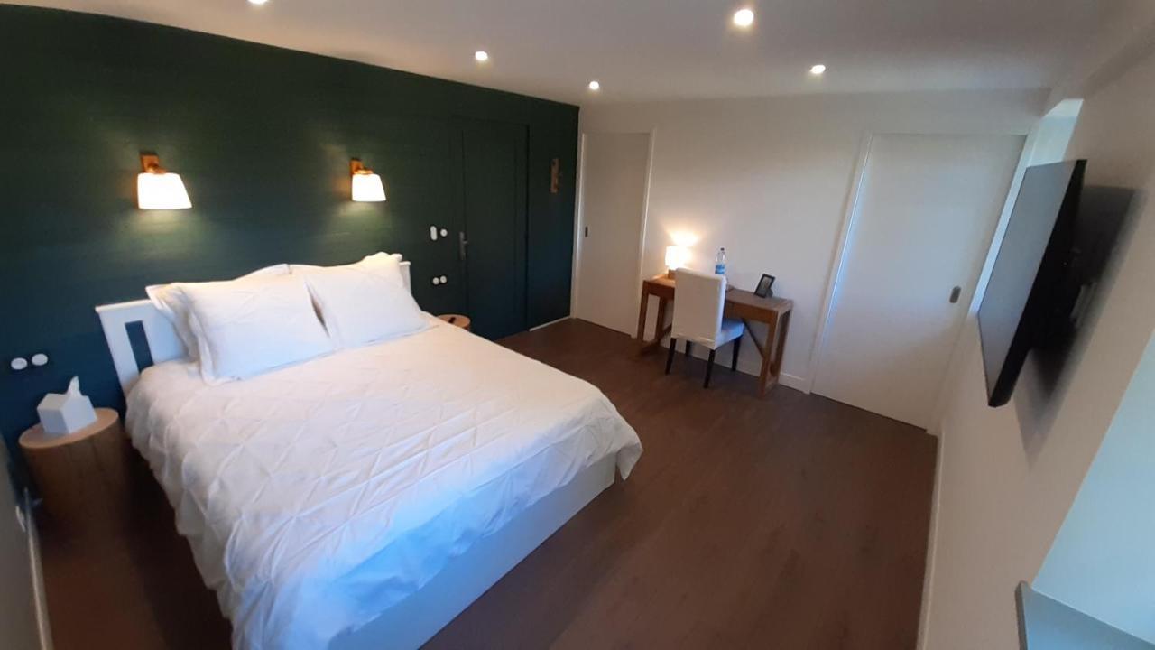 Petit Manoir Proche Dinan - Chambre D'Hotes Lanvallay Esterno foto